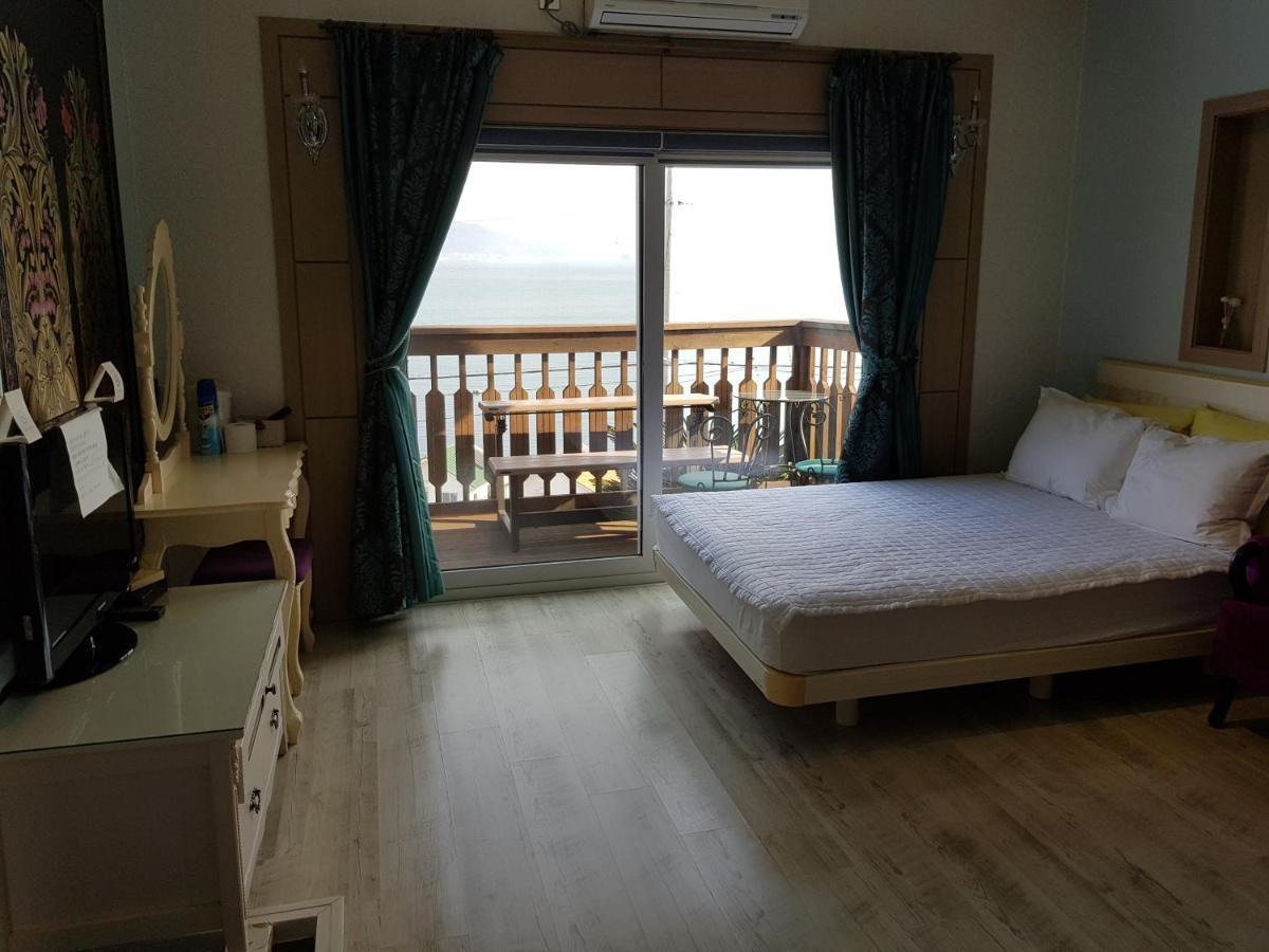Rainbow Hill Pension Namhae Εξωτερικό φωτογραφία